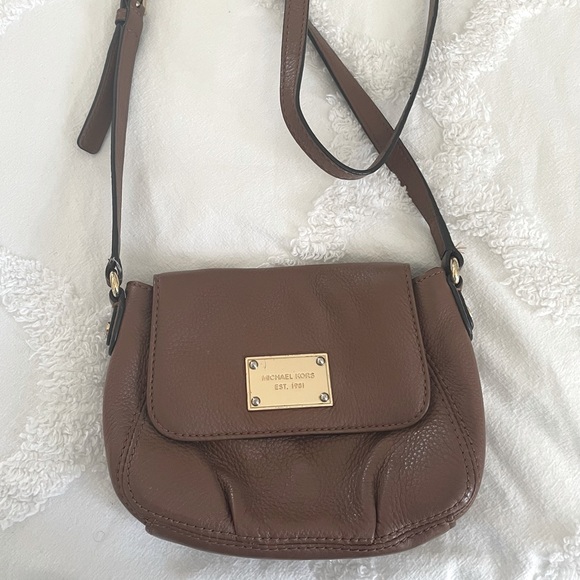Michael Kors Handbags - Michael Kors Crossbody